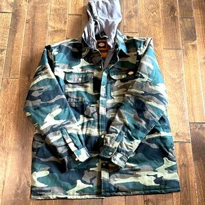 Dickies NWOT insulated zip & button up coat. Brand New never worn, just stored.